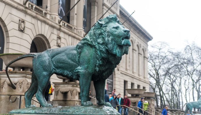 The statue of a Lion outside of the Art Institute of Chicago.