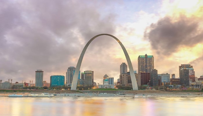 The city of St. Louis skyline at twilight. The famous arch is front and center.